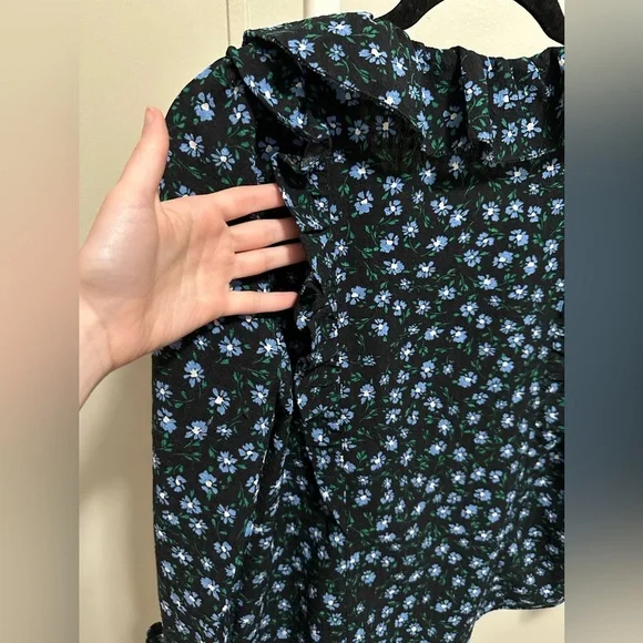 Loft Women’s Black and Blue Floral Ruffled Longsleeve Blouse size XS Petite - Picture 7 of 9